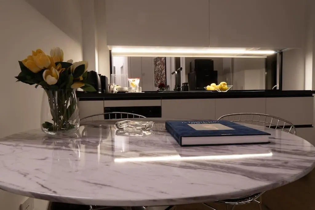 One Stradivari - Luxury Design Apartment In Buenos Aires Milán 0*,  Italia