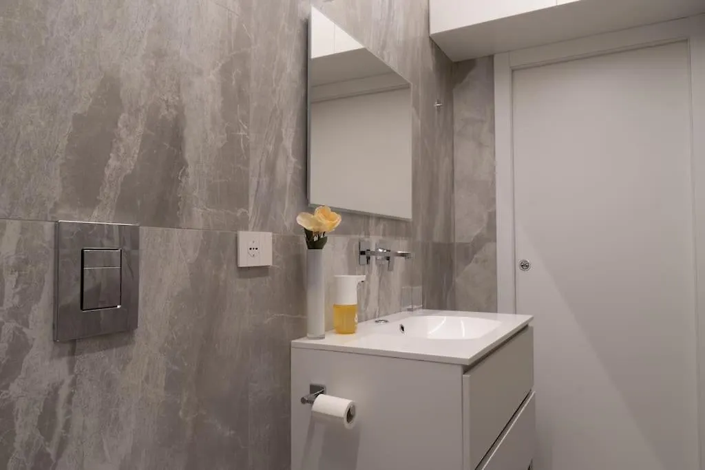 One Stradivari - Luxury Design Apartment In Buenos Aires Milan 0*,  Italy